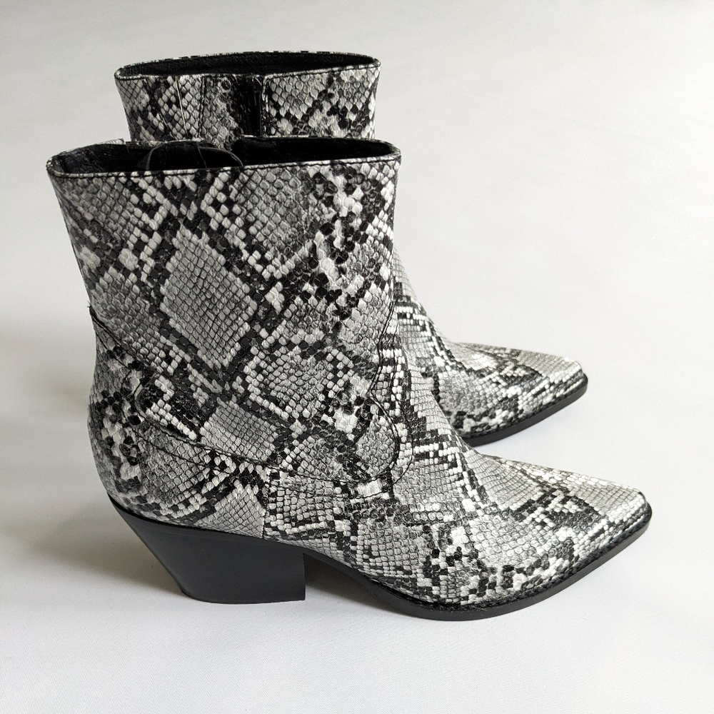 Jeffrey Campbell Kelam Snake-Embossed Pointed Toe Bootie Grey Snake/9.5M - Picture 3 of 6